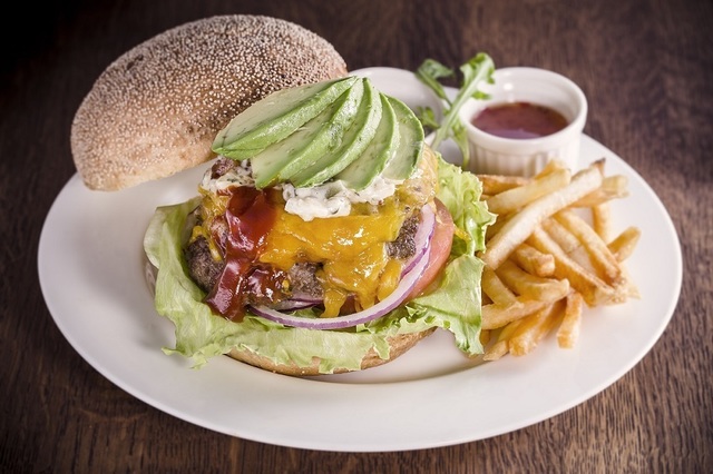 スーパー×レストラン?! 成城石井の新店舗は「グローサラント」型