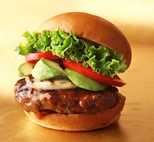 【10月4日から】ハワイ発『クア・アイナ』で期間限定バーガー登場！甘酸っぱいテリヤキが決め手のハンバーガー3種類が楽しめる！