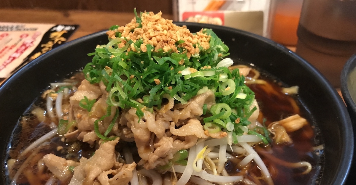 総重量1.2kg！『伝説のすた丼』の期間限定デカ盛り「肉盛りすたみな麺