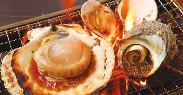 自分で焼けば美味しさ倍増!?産地直送の魚介を目の前で焼いて盛り上がろう!『豊丸水産』