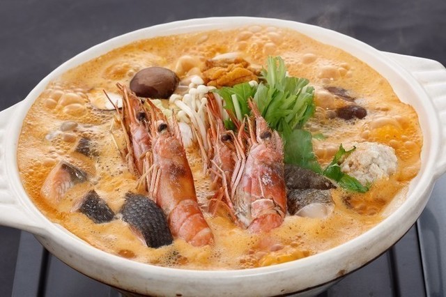 忘年会するなら日〜木曜が狙い目⁉︎たっぷり魚介の濃厚うにスープ鍋コースがすごい!『はなの舞』
