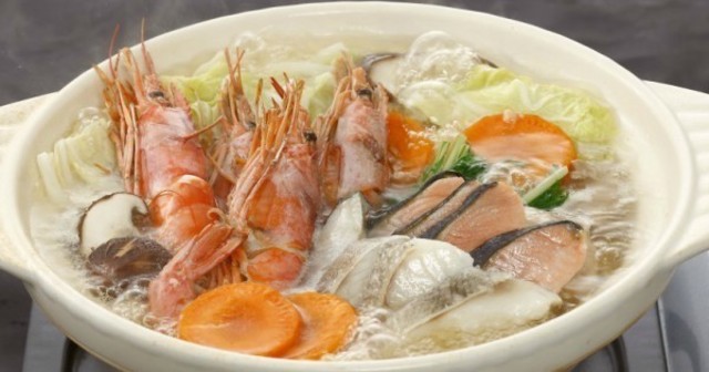 まだ間に合う！カニやエビで贅沢忘年会！新鮮な海鮮料理が楽しめる『魚鮮水産』の特別コースで！