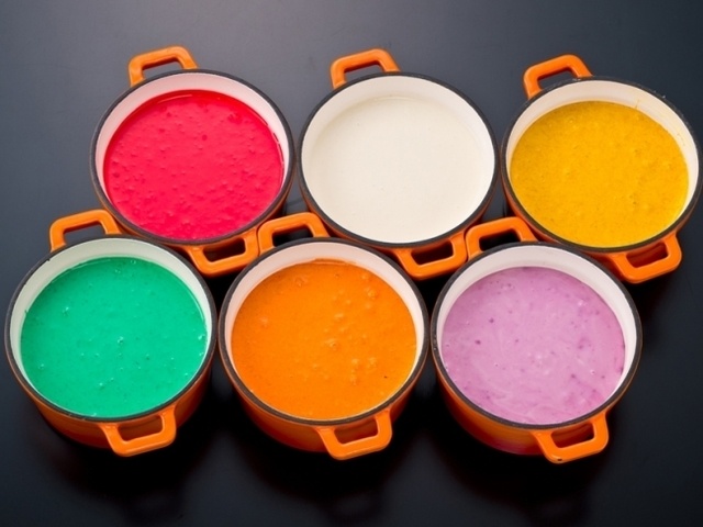 『監獄レストラン ザ・ロックアップ』で衝撃カラーのチーズフォンデュイベントが開催！