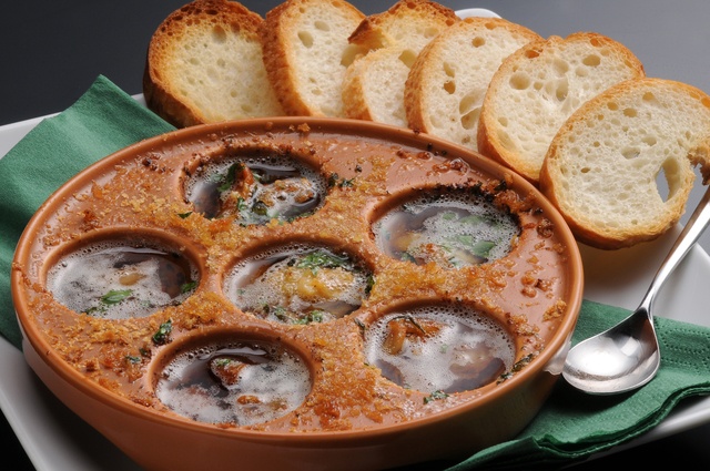 飯田橋で行きたいバル・ビストロ5選！魚介たっぷり地中海料理にビールがすすむ創作餃子も