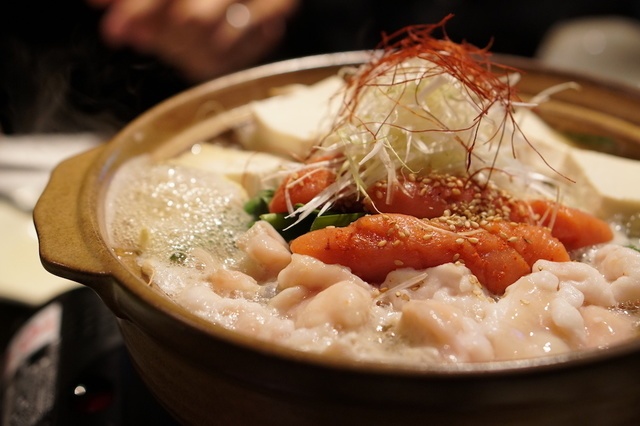 【話題】明太子がそのままドーンと乗った明太子もつ鍋が登場！居酒屋『ミライザカ』の”鍋”コースを食べてきた！