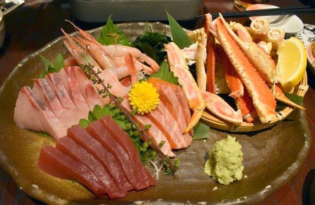 カニ入りの豪華な刺盛りに海鮮ちゃんこ鍋で豪華忘年会！10万円が当たるかもしれない『はなの舞』に行ってきた