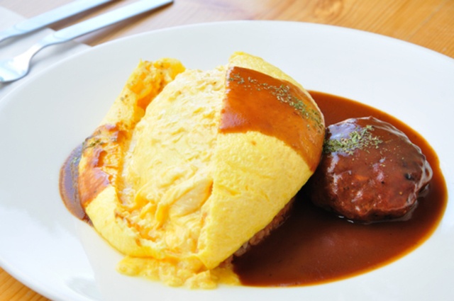 【恵比寿】ランチを楽しめるカフェ7選！卵がとろ〜りふっくらオムレツに話題のつけナポリタンも♪