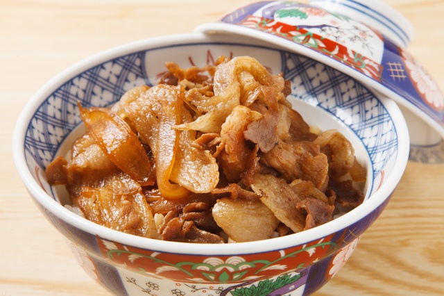 あの大好評だった『吉野家』の「豚スタミナ丼」が復活!?ニンニクがきいたがっつりメニューが再び！