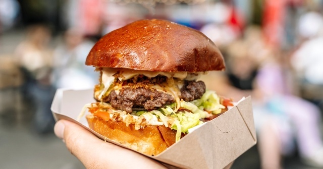 那覇で食べたいハンバーガー10店！沖縄和牛の旨味を堪能できる和牛バーガー専門店は特に注目