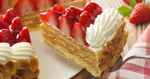 【期間限定】新作の苺スイーツ『コージーコーナー』より販売!「紅ほっぺ」などブランド苺を贅沢に使用!