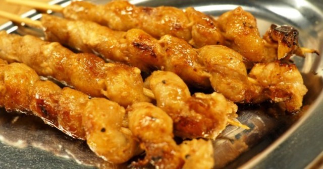 【池袋】豚バラとガリの衝撃の出会い!?名物「ガリ豚串」は、一度食べたら止まらない！『やきとんエイト』