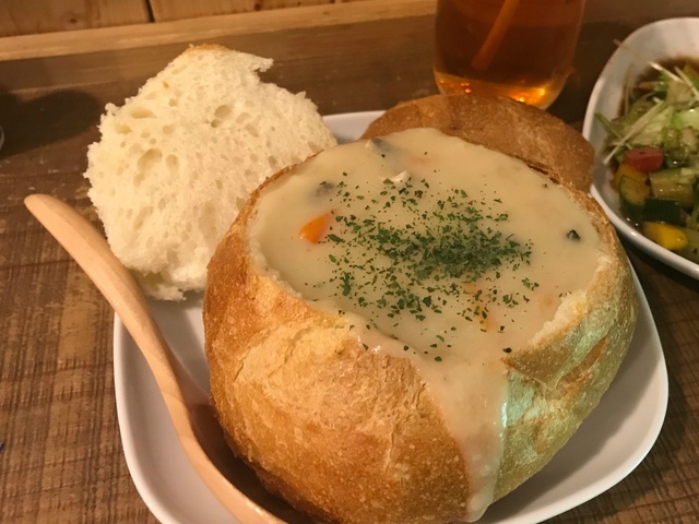 【松山】「SHUCKER’S 」で熱々の「オイスターチャウダー」堪能