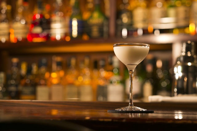 新宿駅チカ！夜を愉しむおすすめバー6選！300種類のジャパニーズモルトからミクソロジーカクテルなど