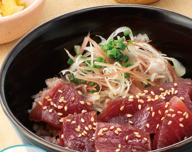 【期間限定】新鮮な初鰹が味わえる春らしい丼も！『大戸屋』から新メニュー登場！