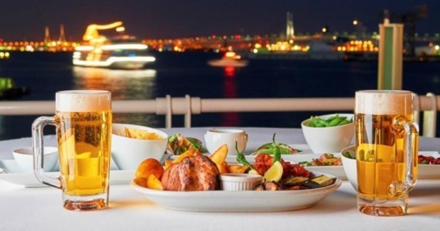 今年も夏季限定オープン！“海に一番近い”場所でビールと塊肉と『海の見えるビアガーデン はまビア！』