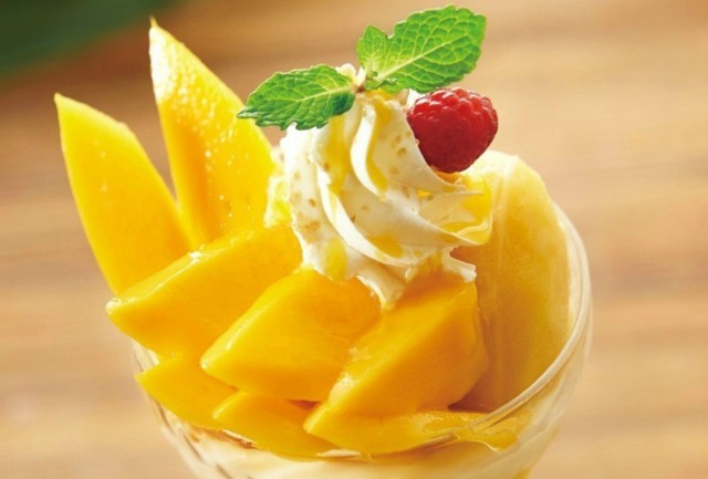 【4/17〜】『デニーズ』から“マンゴーデザート”登場！サンデーにタルト杏仁豆腐まで。