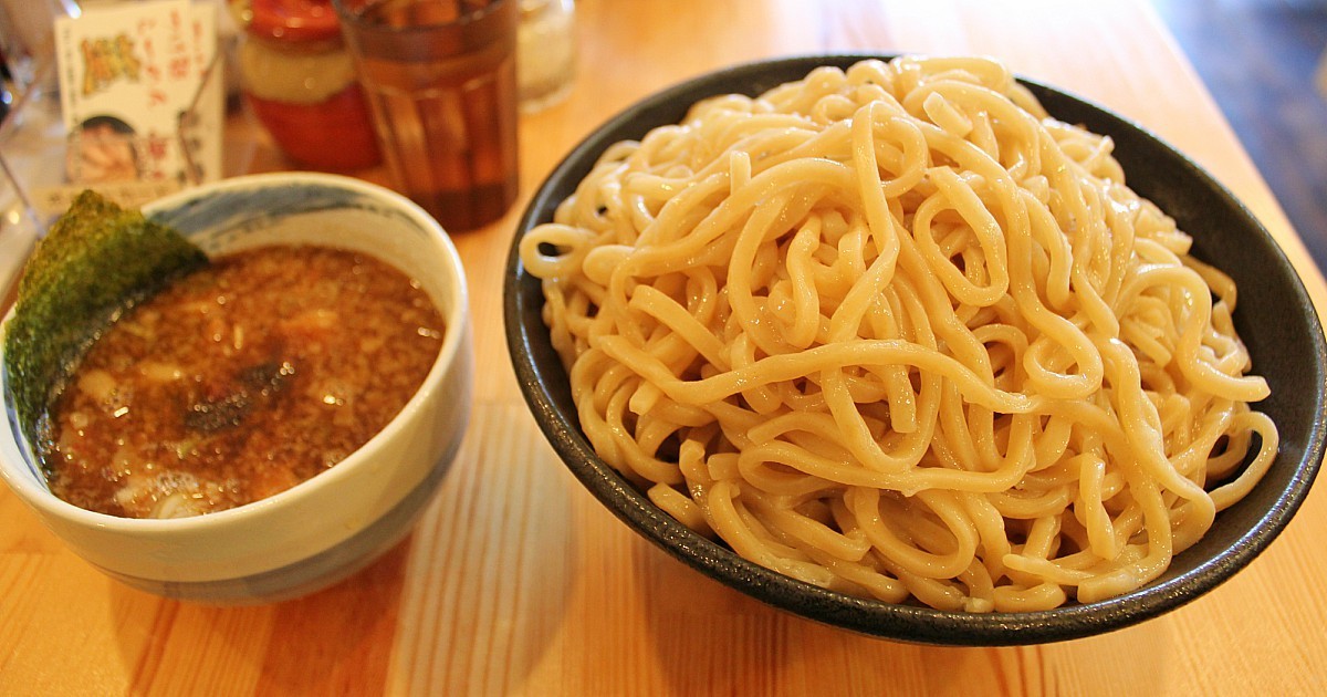 千駄ヶ谷｜麺1kgまで大盛り無料！820円の“デカ盛り極太つけ麺”がやば