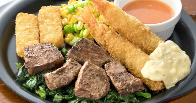 【4/19〜】Wチーズのハンバーグに牛赤身ステーキ!『ガスト』のガッツリ系春限定商品を見逃すな!