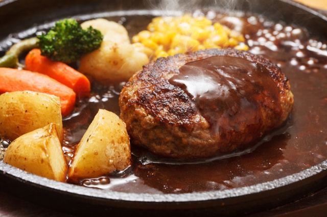 新宿にある老舗洋食店4選!とろけるロールキャベツから昔懐かしのオムライスまで!