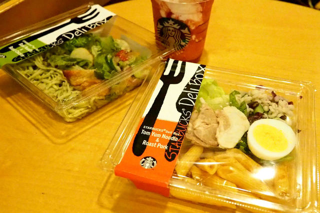 スタバ初！持ち帰れるランチ「デリボックス」が登場！肉も野菜もパスタも入って大満足！