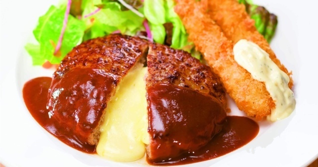 10種チーズが入った新ハンバーグが399円に！『ガスト』が10周年記念イベント開催