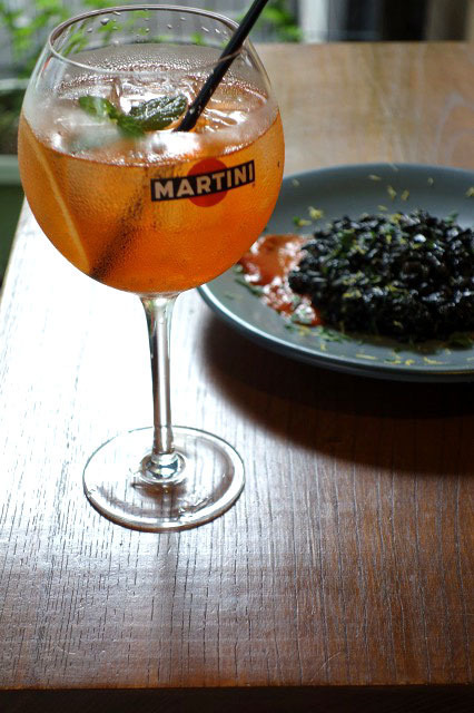 イーデザインの新業態「BarCaroNero（バーカロネーロ）」