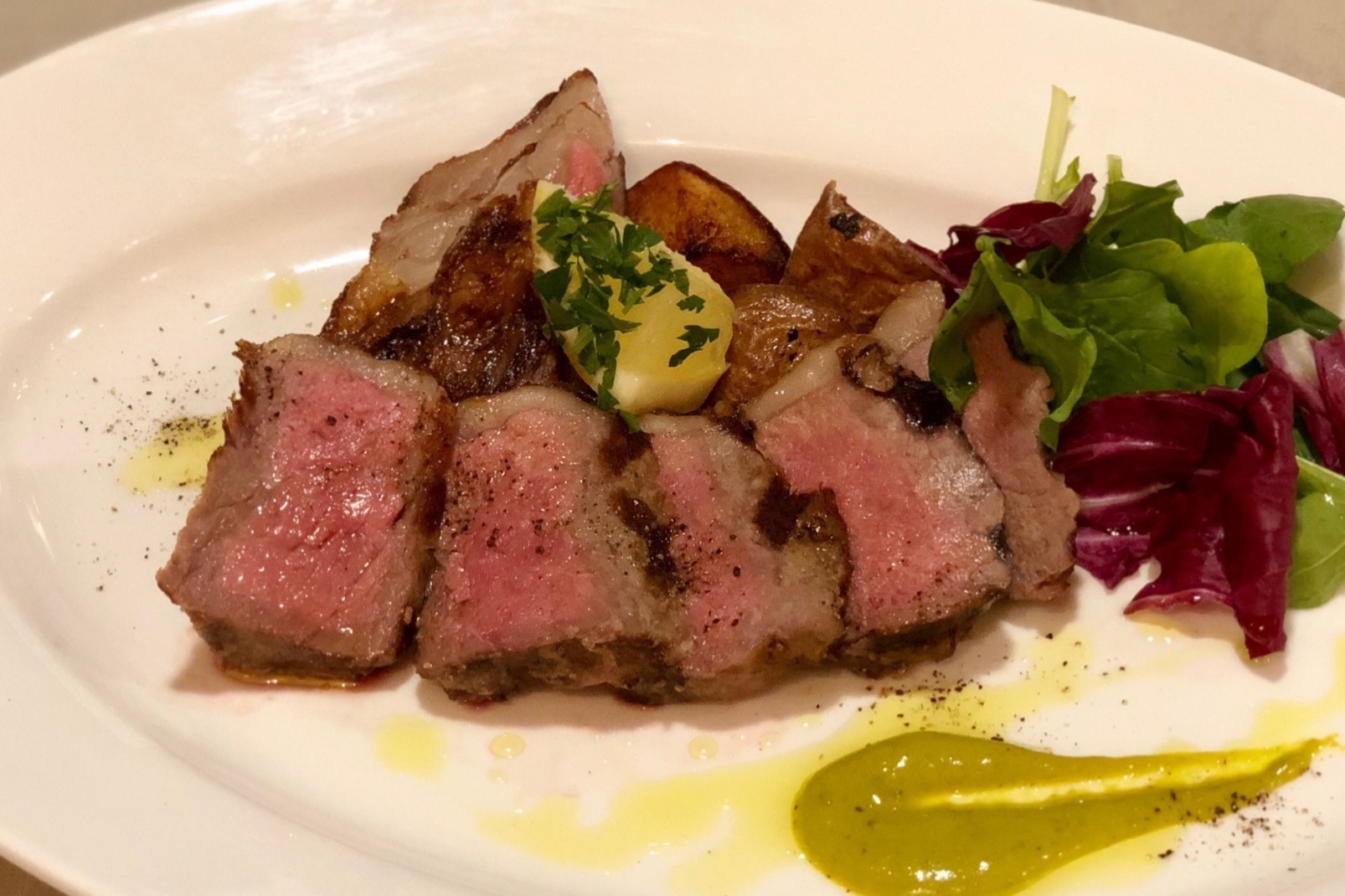 銀座】噛むほどに旨味がしみ出すサーロイン！本格イタリアン 