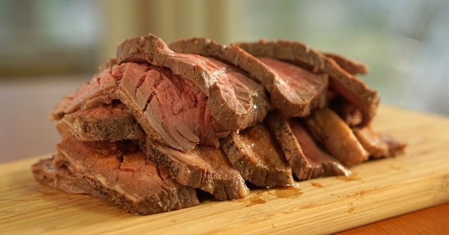 テレビや雑誌でも話題の「低温調理」とは？メカニズムや調理方法も