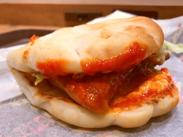 激辛すぎて同意書が必要！『ロッテリア』の「デス辛タンドリーチキンサンド」がヤバかった