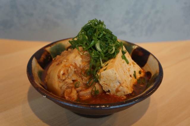 入谷の人気店「オオイリヤ」の2号店「酒呑倶楽部 アタル」が北千住に。