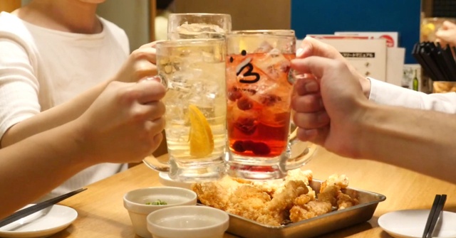 名物コンビ・金賞常連のからあげとフルーツたっぷりハイボールを必ず注文すべき！『がブリチキン。』