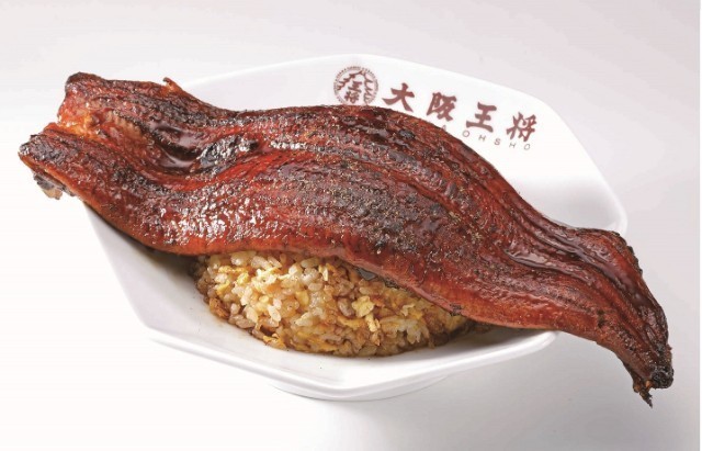 【夏限定】炒飯からはみ出るうなぎ!『大阪王将』で豪快すぎるうなぎフェス開催中!