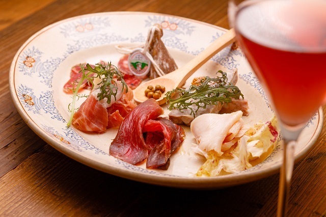 「WINE & BISTRO Eme エメ」が武蔵小山にオープン。