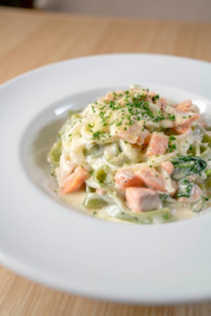 「カームテラス」が赤坂から再出発。「オールデイダイニング」を目指す