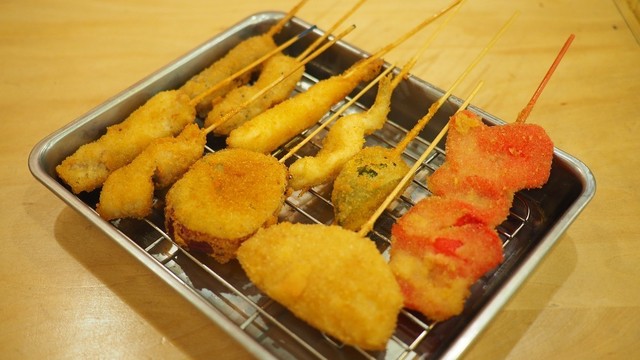 大阪名物を仕事帰りに一杯楽しむ！さっくり食感の紅しょうが串かつはやみつきに！『大阪満マル』