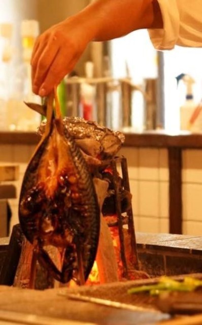 佐藤氏が、自身初のオリジナル業態「炉ばた 灯台」を溝の口にオープン