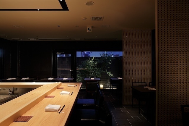 グッドスパイラルが系列7号店目となる「宇田川 紫扇」を渋谷に6月11日オープン。雑居ビルの空中階に突如現れるシックなテラス席で大人心を魅了する創作和食業態