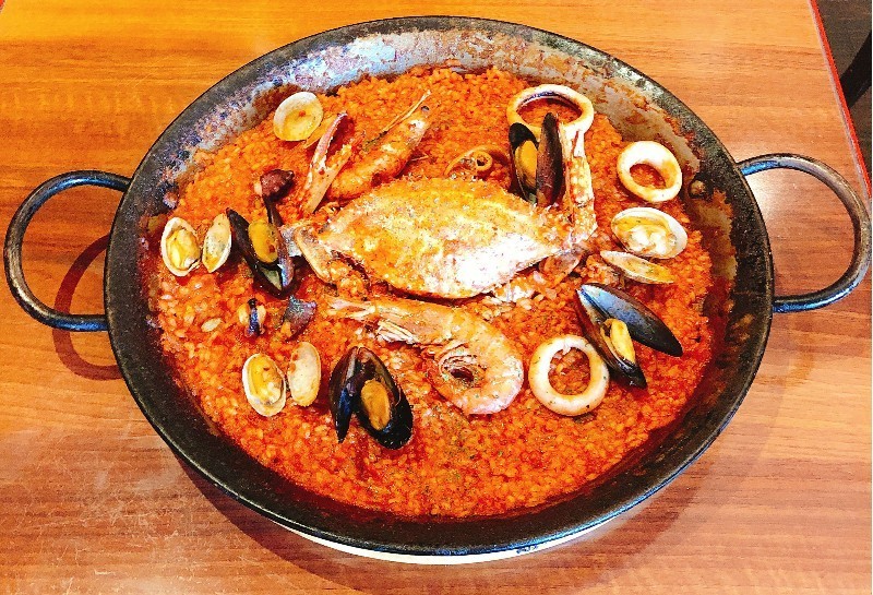 広島】瀬戸内の食材とスペイン料理は相性抜群！渡り蟹の丸ごとパエリア