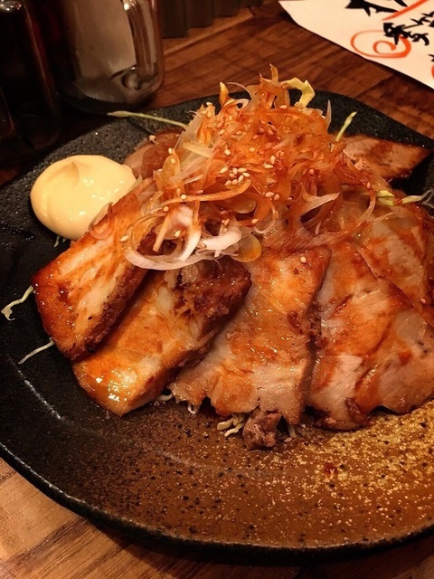 「立ち呑み 炭火串焼き さけときどきぶた 秋葉原駅前店」がオープン