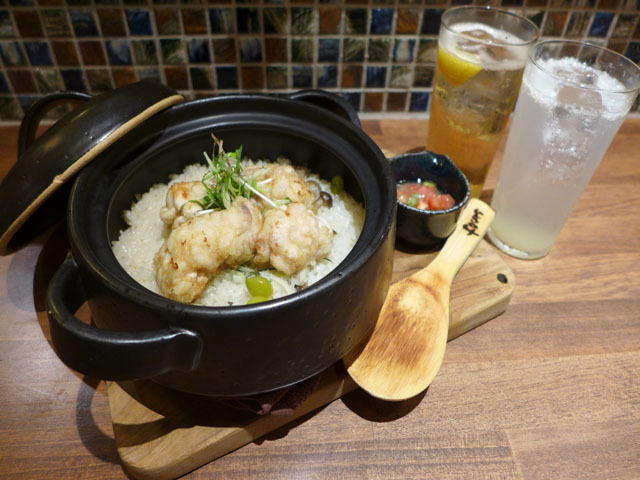 ノーボーダースタイルのネオビストロ酒場「fours(フー)」を目黒に