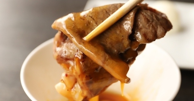 黒毛和牛サーロイン炙りは濃厚卵に絡めて味わって!コスパ良く焼肉を楽しむなら『USHIHACHI』