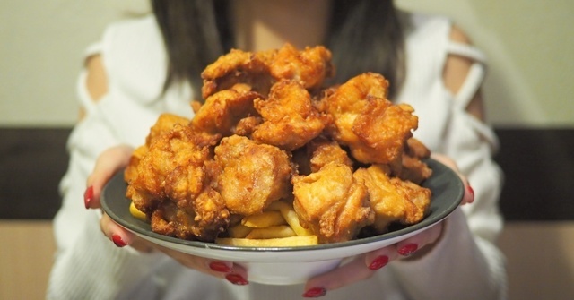 『金の蔵』で唐揚げ対決！2,500円で食べ飲み放題付きの「満腹プラン」