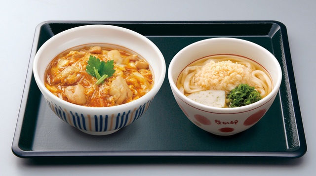『なか卯』創業50周年記念キャンペーン!人気の「親子丼+小うどんはいから」セットが100円引きに