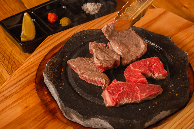 マンガ的な発想を空間に表現したネオ酒場「ゼノンサカバ」をオープン