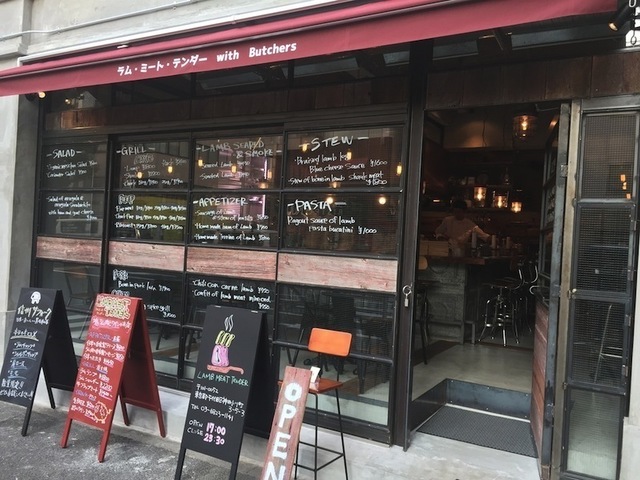 “塊肉×ワイン”のブッチャーズシリーズを展開するエッジオブクリフ＆コムレイド針生氏が次に仕掛けるのは“国産黒毛和羊”。“塊ラム肉×ワイン”の「LAMB MEAT TENDER （ラム ミート テンダー）」が神保町に7月27日オープン