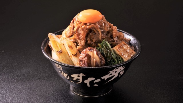 【期間限定】肉量1.5倍！総重量800g超！『すた丼』から「すき焼き丼」が発売！