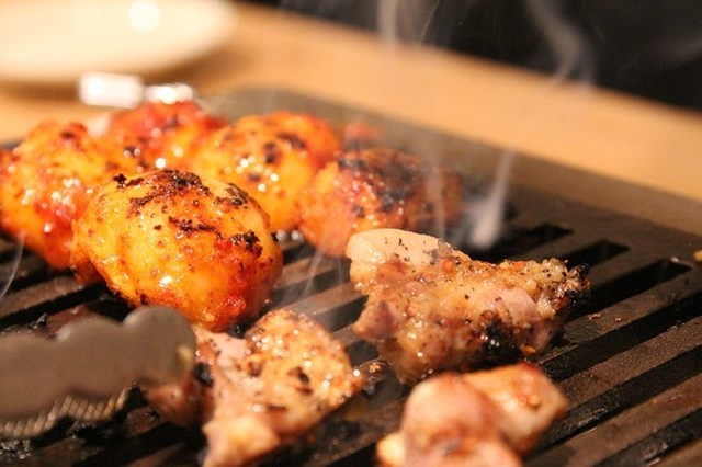 「親鳥専門店 ばかたれ」の2号店が五反田東口にオープン。