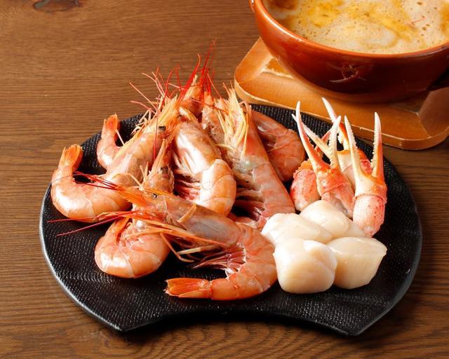 高田馬場に『リザラン』が“海老料理専門店”をオープン！水槽から取り出したての活オマール海老も！