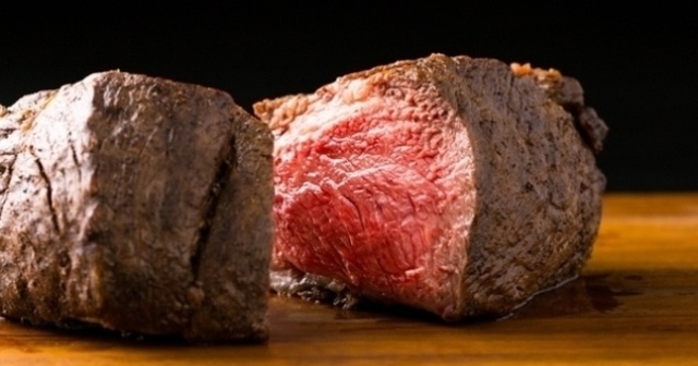 黒毛和牛尽くしのフルコース＋時間無制限ワイン飲み放題＝5,000円!? 
4/10新宿に集合！