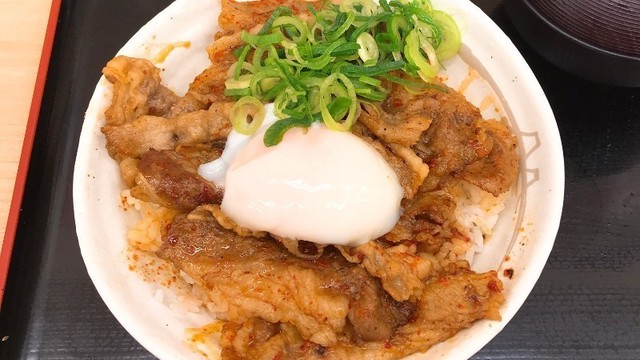 令和に変わっても健在！『松屋』の新メニュー「焼き牛めし」はやっぱり美味い！